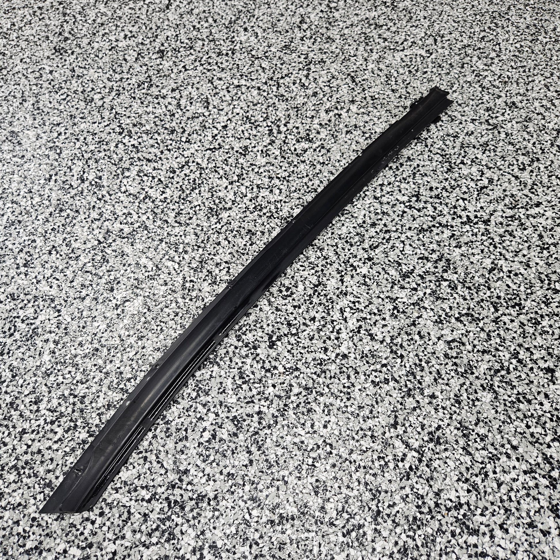 Gen 2 Viper Outer Belt Molding / Weather strip