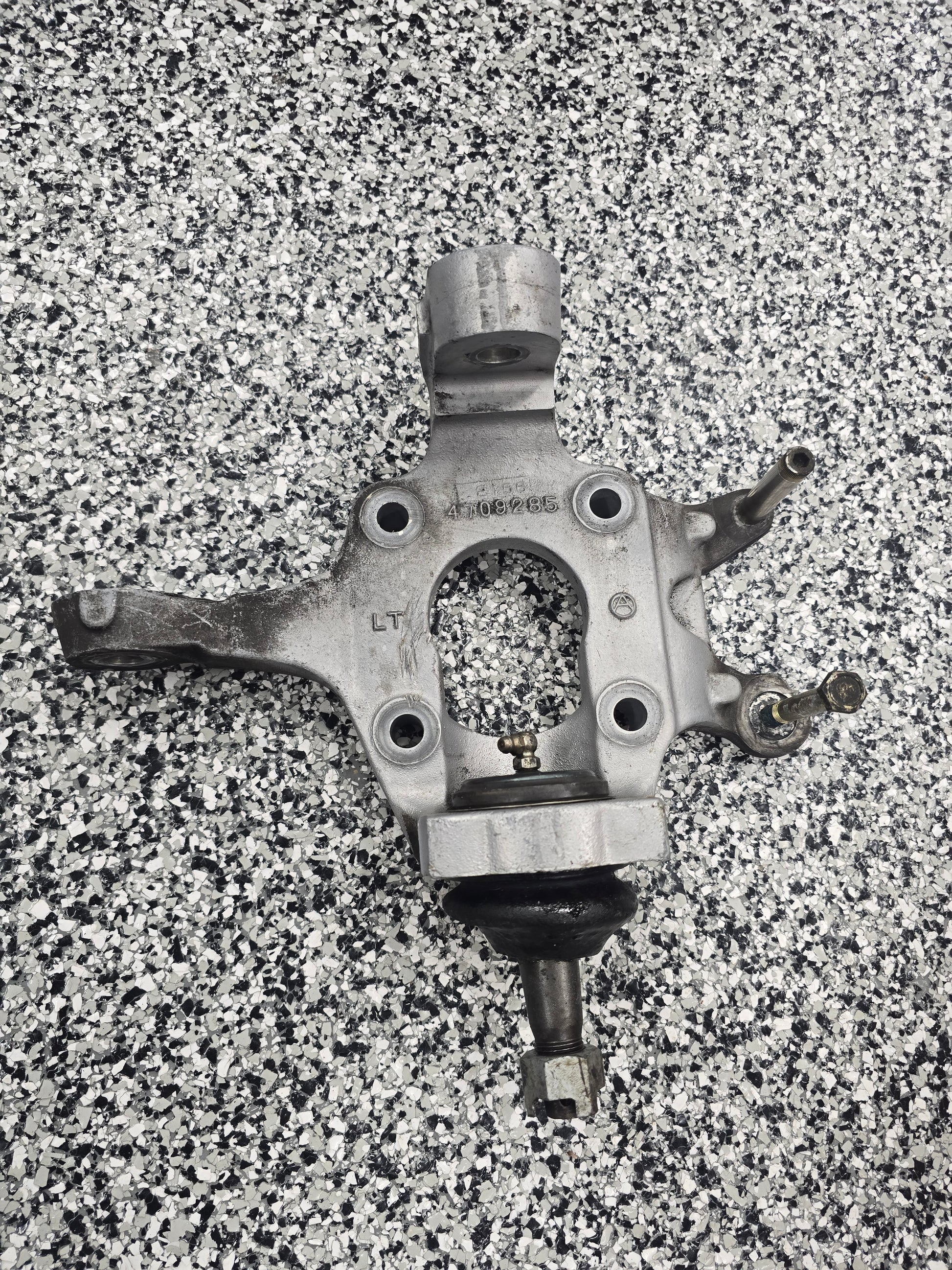 Gen 2 Viper Rear Right Knuckle
